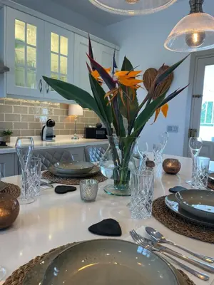 Una cocina o zona de cocina en Villa with HEATED Pool and Amazing Mountain and Sea Views No Young Groups Allowed