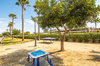 Jardín al aire libre en Lovely apartment near the beach