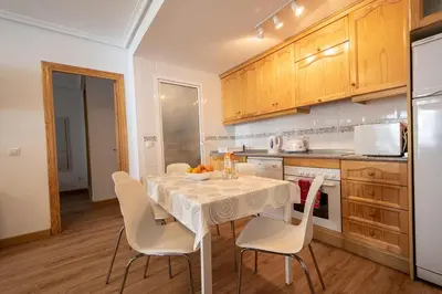 Una cocina o zona de cocina en Lovely apartment near the beach