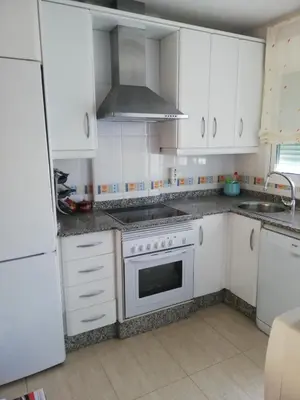 Una cocina o zona de cocina en LUJOSO ADOSADO de TRES HABITACIONES en VERA PLAYA A 200 METROS DEL MAR
