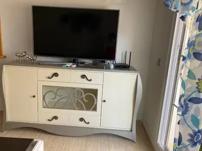 Una televisión o centro de entretenimiento en Apartamento del Toyo