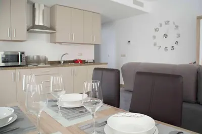 Una cocina o zona de cocina en Apartamentos EL POSAERO Juan Mariano