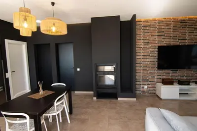Una televisión o centro de entretenimiento en Villa Alex