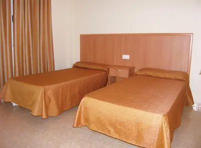 Cama o camas de una habitación en Apartamentos Cibeles
