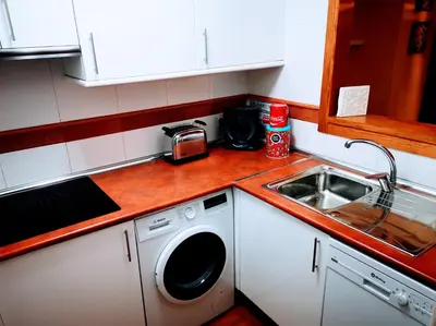 Una cocina o zona de cocina en VERALID - Confort y Gran Terraza en Urb Verazul - Wi Fi y AC
