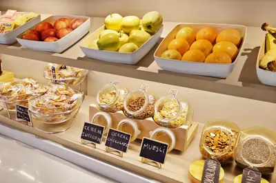 Comida en o cerca de este hotel