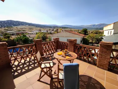 Vista general de una montaña o vista desde the country house