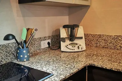 Una cocina o zona de cocina en ¡ VAMOS A LA PLAYA 2 !
