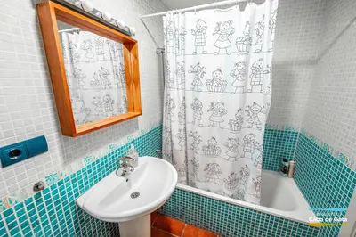 Un baño de LA ISLETA II