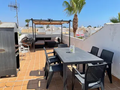 Un patio o zona al aire libre en Vera La Medina apartamento con terraza privada