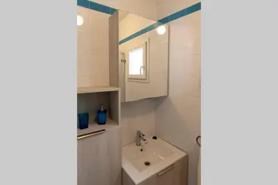 Un baño de TurAlmeria - Casa Tranquila con Jardín y Aparcamiento privado