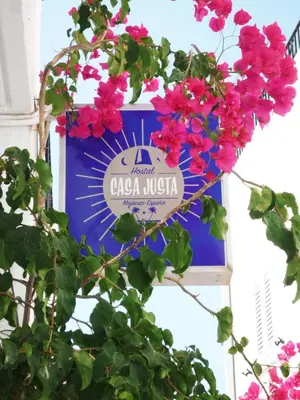 Certificado, premio, señal o documento que está expuesto en Boutique Hostal 