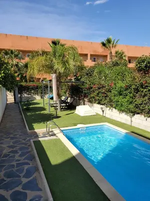 Piscina en o cerca de BAJO en PRIMERA LÍNEA de VERA-PLAYA con piscina privada!