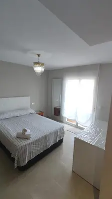 Cama o camas de una habitación en HABITACIONES CACHEMIRES en ALMERIA