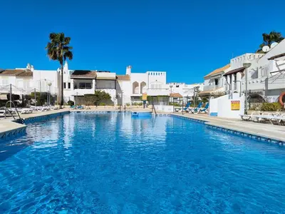 Piscina en o cerca de Marinas Sol - Tu hogar con jardín privado!