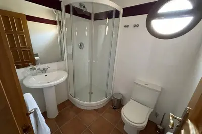 Un baño de ELEGANTE DÚPLEX EN DESERT SPRINGS GOLF RESORT