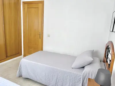 Cama o camas de una habitación en Panoramic Sea Views with Balcony, Air Conditioning and Parking