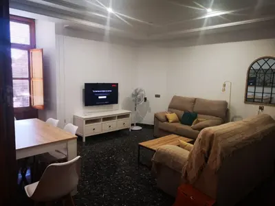 Una televisión o centro de entretenimiento en Casa La Lonja de Guadix
