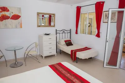 Cama o camas de una habitación en Casa Ana - delightful semi-detached villa with large swimming pool, tennis court and huge gardens plus Free wifi