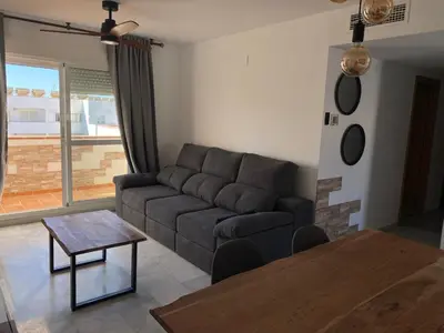 Zona de estar de Encantador ático con chimenea y piscina en Almería