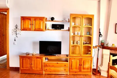 Una televisión o centro de entretenimiento en Apartamento en la almadraba de Cabo de Gata