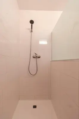 Un baño de Little House in Center