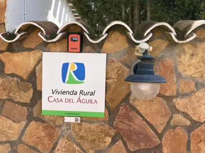 Certificado, premio, señal o documento que está expuesto en Tinyhouse im Patio einer romantischen Finca