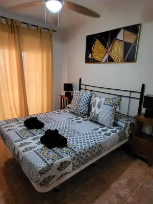 Cama o camas de una habitación en ¡Bajo precioso con salida directa a la piscina comunitaria en Paraíso de Vera!