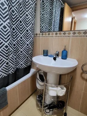 Un baño de Bajo de esencia relajante con piscina privada y patio!