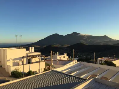 Vista general de una montaña o vista desde la casa o chalet