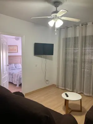 Una televisión o centro de entretenimiento en APARTAMENTOS SOL ANDALUZ - GOYA