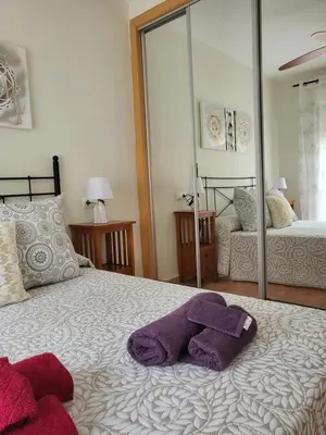 Cama o camas de una habitación en ¡Apartamento en primera línea con terraza y cerca de la piscina comunitaria!