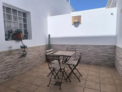 Un patio o zona al aire libre en Apartamento con encanto, terraza y parking cubierto
