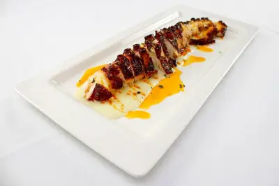 Comida en o cerca de este hotel