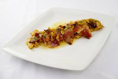 Comida en o cerca de este hotel