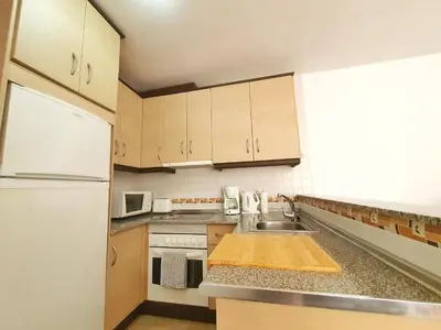 Una cocina o zona de cocina en Apartamento con Aire Acondicionado, Wifi y Parking - by Aloha Palma