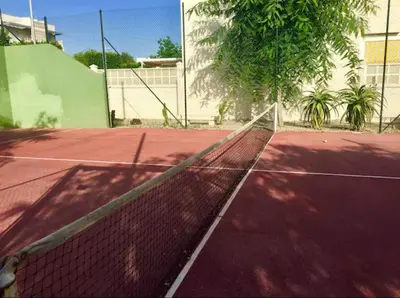 Instalaciones para jugar a tenis o squash en Toyo Golf o alrededores