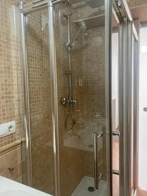 Un baño de CASA DEL PEZ Vivienda a pie de calle en Agua Amarga a 250 metros de la playa