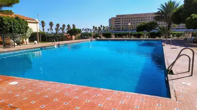 Piscina en o cerca de Coqueto apartamento con terraza en la playa