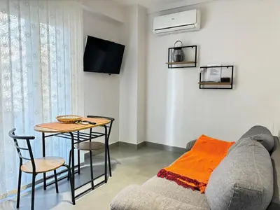 Una televisión o centro de entretenimiento en Rentaly Holidays Apartamento Artes de Arcos Almería
