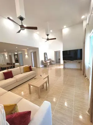 Zona de estar de AMPLIA VIVIENDA NEW para12 pers a 4 min caminando de PLAYA con Terraza, Piscina Com, Wifi, Ventiladores de techo, Lavavajillas
