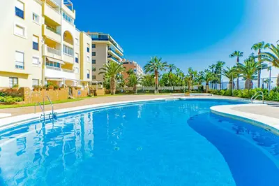 Piscina en o cerca de Ático Almería. Paseo marítimo Roquetas de Mar