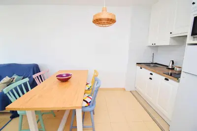 Una cocina o zona de cocina en EXPOHOLIDAYS - VISTAS AL PUERTO DEPORTIVO GALERA