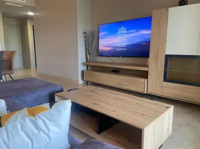 Una televisión o centro de entretenimiento en Luxury Valle del Este Vera