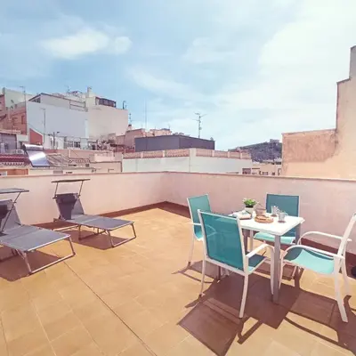 Un balcón o terraza de Avenida Principal - Gran Terraza junto a la playa - by Aloha Palma