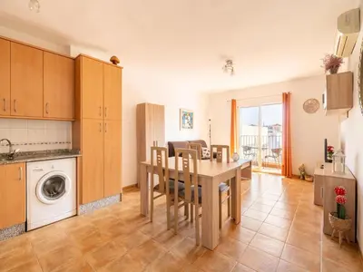 Una cocina o zona de cocina en Apartment near the beach with sea views