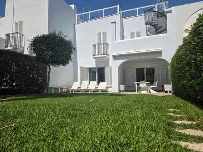 Jardín al aire libre en Cortijo13 dúplex de lujo, Puerto Rey