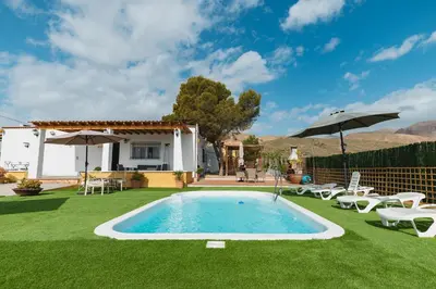 Piscina en o cerca de Cortijo El Pinar 1