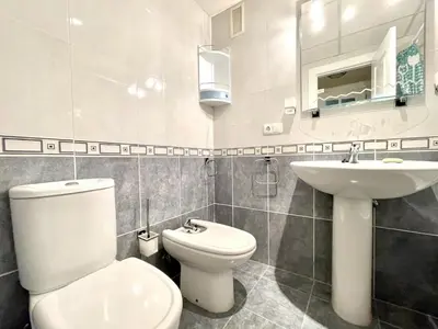 Un baño de Cozy Stay Near Roquetas