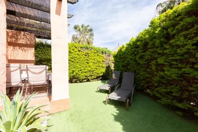 Jardín al aire libre en Bajo con jardín chill out #Playa 8min #Parking #Cuna